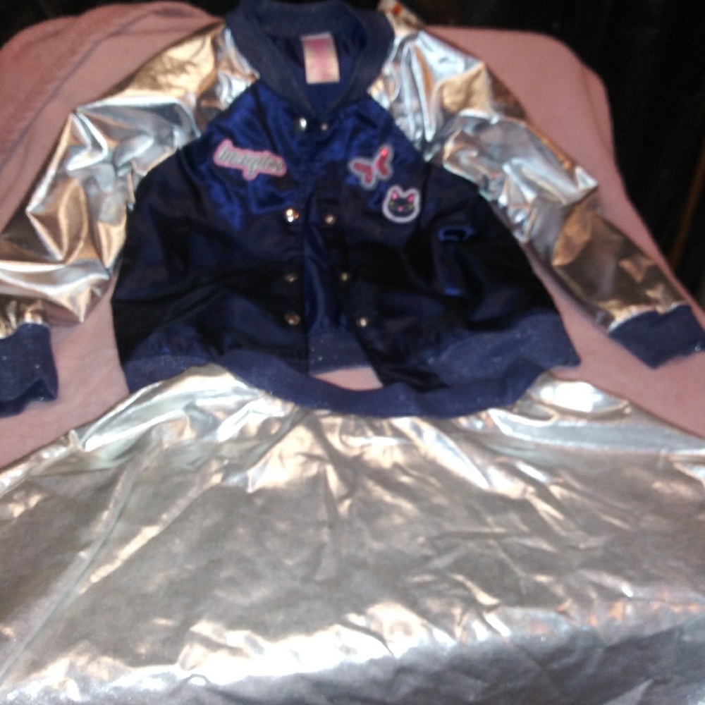 Super cute set (never worn)